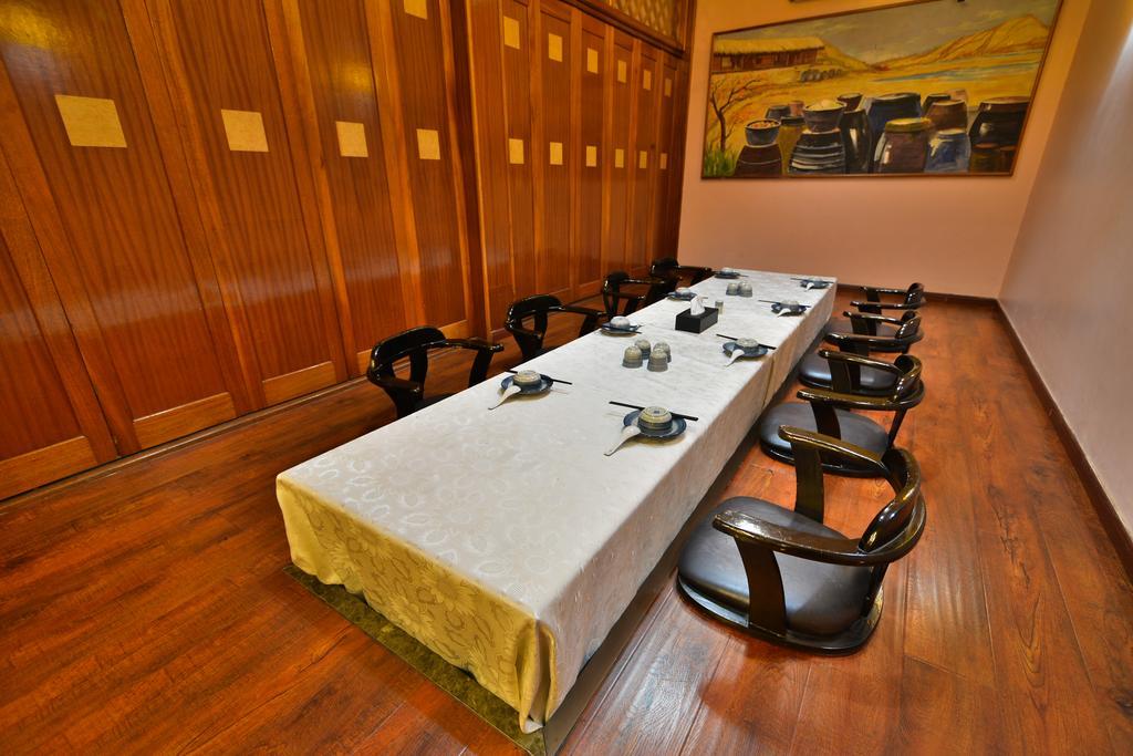 Arirang Hotel Кампала Экстерьер фото